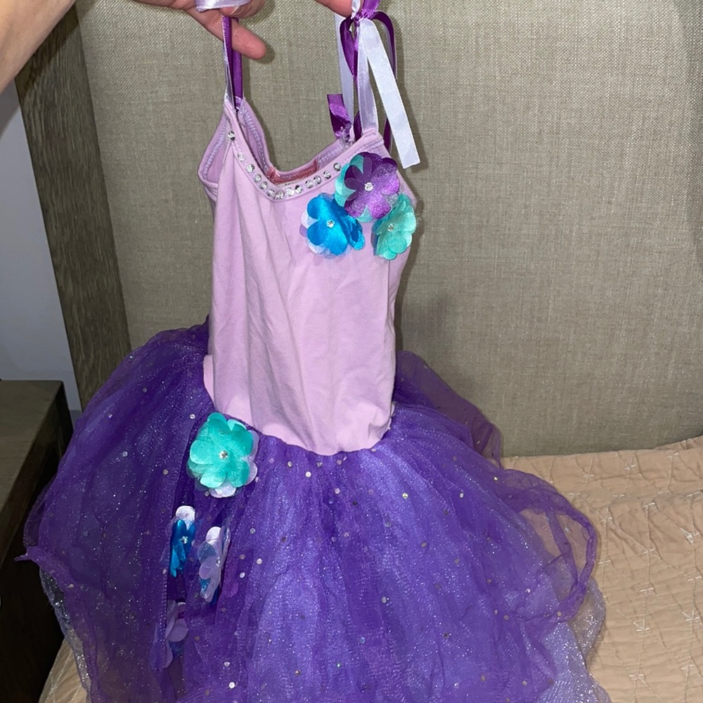 COSTUME FOR 3-4 Year old ! DONT MISS OUT !! SO SPARKLY AND CUTE!!